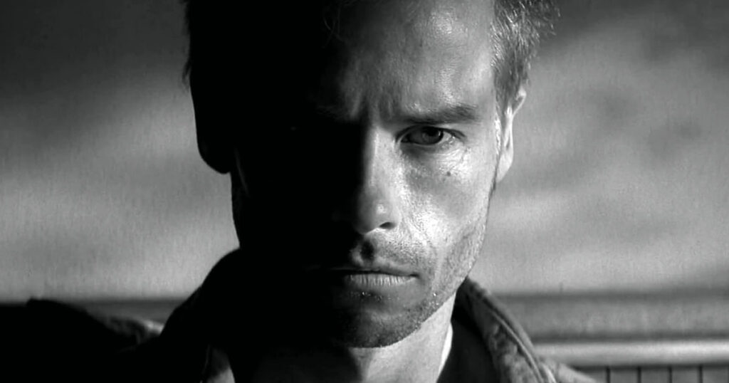 Memento Movie Explaned - BW Scene